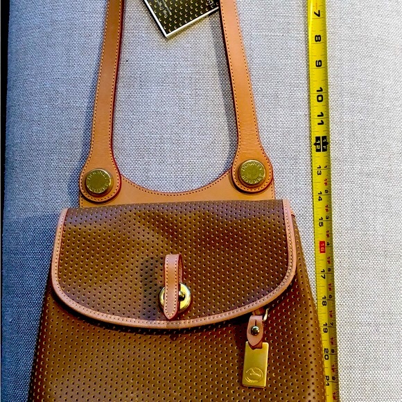 NWT Dooney and Bourke Beige/Tan Cabrio Leather Flap Bag w/ Strap & Gold Accents - Picture 9 of 13
